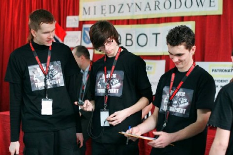 Krzysztof Piontek, Kamil Olter, Rafał Winkler współorganizatorzy Międzynarodowego Turnieju Robotów „Robotic Tournament 2010”